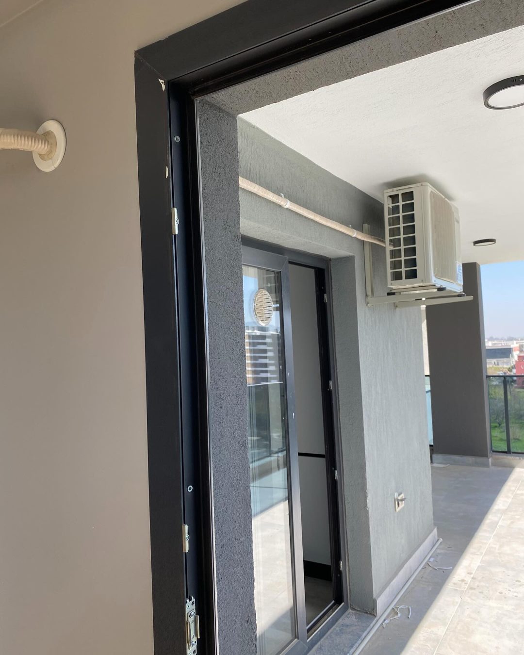 Balkon dış ünite montajı